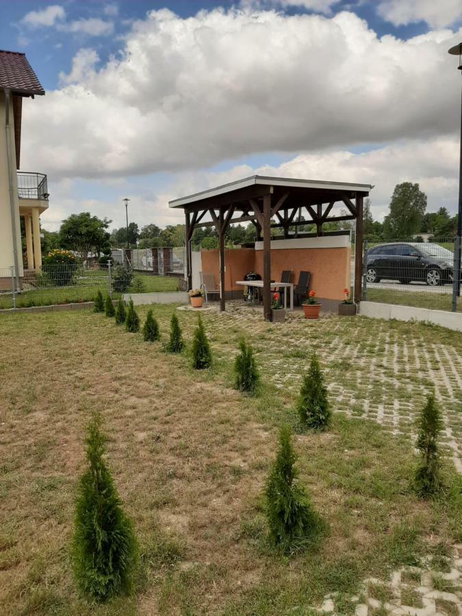 Am Bahnhof Werneuchen Exterior foto